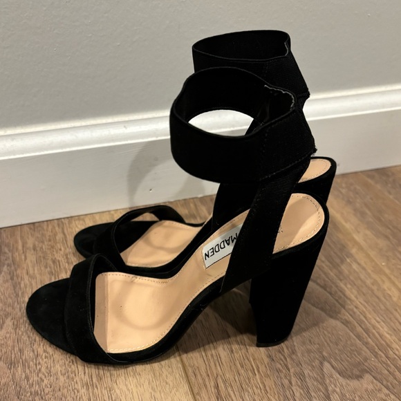 Steven Madden Celebrate Suede Block Heel Sandlas - Picture 2 of 6